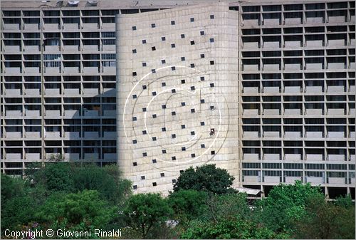 INDIA (PUNJAB) - CHANDIGARH - città interamente progettata da Le Corbusier negli anni '50 - Capitol - settore 1 (zona degli edifici governativi) - Edificio del Secretariat (Segreteria di Stato)