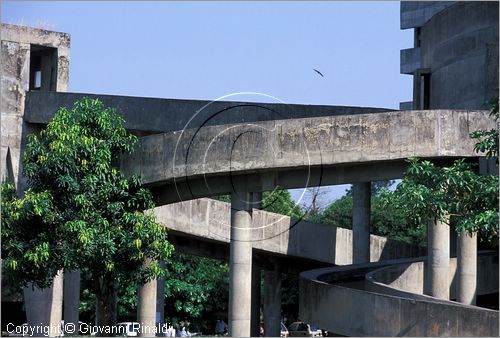 INDIA (PUNJAB) - CHANDIGARH - citt interamente progettata da Le Corbusier negli anni '50 - Universit - Reserch Block