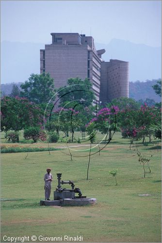 INDIA (PUNJAB) - CHANDIGARH - città interamente progettata da Le Corbusier negli anni '50 - Giardino delle Buganvilee