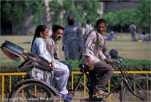 INDIA (PUNJAB) - CHANDIGARH - citt interamente progettata da Le Corbusier negli anni '50 - ciclorisci