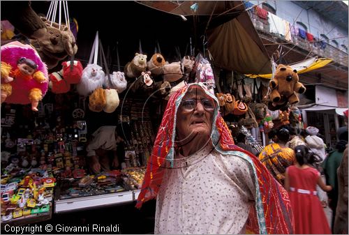 INDIA (UTTAR PRADESH) - Haridwar - citt di pellegrinaggio sulle rive del Gange - Bara Bazaar