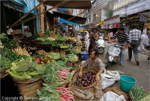 INDIA (UTTAR PRADESH) - Haridwar - citt di pellegrinaggio sulle rive del Gange - Bara Bazaar