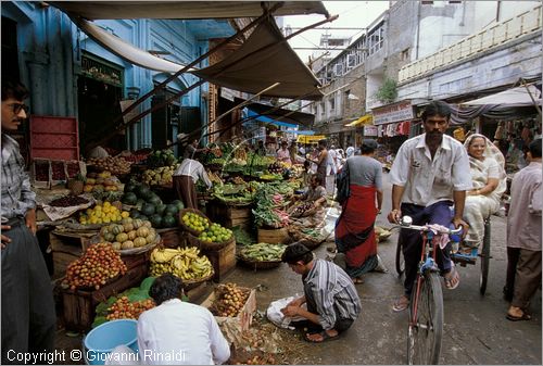 INDIA (UTTAR PRADESH) - Haridwar - citt di pellegrinaggio sulle rive del Gange - Bara Bazaar