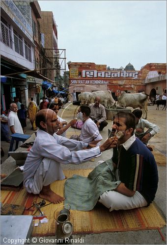 INDIA (UTTAR PRADESH) - Haridwar - citt di pellegrinaggio sulle rive del Gange - Bara Bazaar