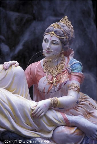 INDIA (UTTAR PRADESH) - Haridwar - città di pellegrinaggio sulle rive del Gange - un tempio hindu