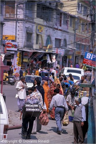 INDIA (UTTAR PRADESH) - Mussoorie - The Mall (zona ovest presso Gandhi Chowk)