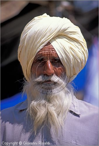 INDIA (HIMACHAL PRADESH) - Nalagarh - pellegrinaggio ad un tempio Sikh nelle vicinanze