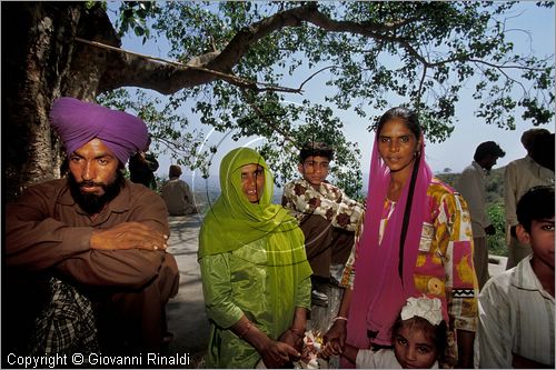 INDIA (HIMACHAL PRADESH) - Nalagarh - pellegrinaggio ad un tempio Sikh nelle vicinanze