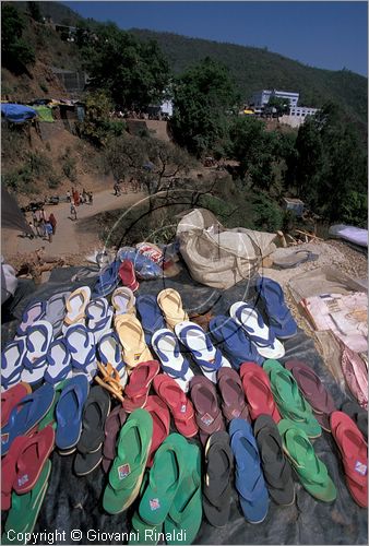 INDIA (HIMACHAL PRADESH) - Nalagarh - pellegrinaggio ad un tempio Sikh nelle vicinanze