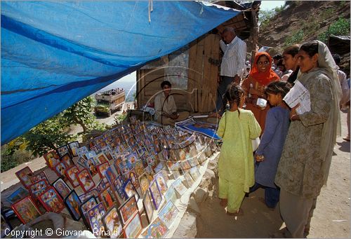 INDIA (HIMACHAL PRADESH) - Nalagarh - pellegrinaggio ad un tempio Sikh nelle vicinanze