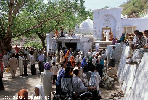INDIA (HIMACHAL PRADESH) - Nalagarh - pellegrinaggio ad un tempio Sikh nelle vicinanze
