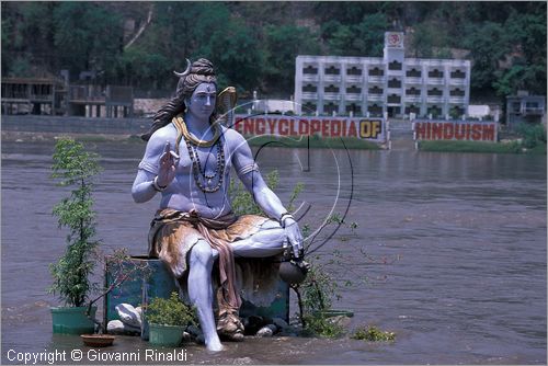 INDIA (UTTAR PRADESH) - Rishikesh - sulla sponda occidentale del Gange