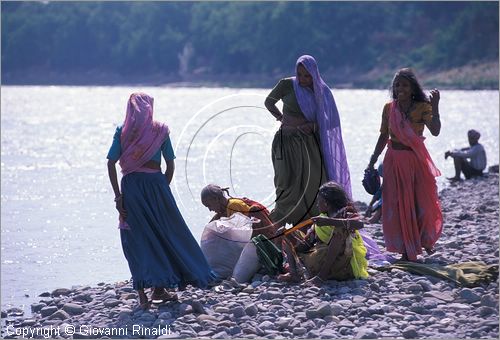 INDIA (UTTAR PRADESH) - Rishikesh - sulla sponda occidentale del Gange