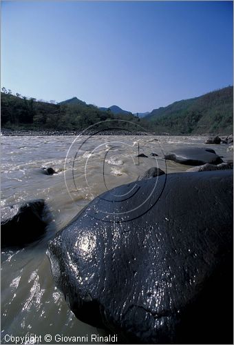 INDIA (UTTAR PRADESH) - Rishikesh - il Gange presso l'hotel "The Glasshouse on the Gange" sulla strada per Badrinath