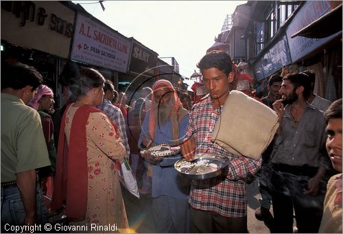 INDIA (HIMACHAL PRADESH) - SHIMLA - Lower Bazar - passaggio di un funerale