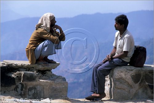 INDIA (HIMACHAL PRADESH) - SHIMLA - sulla strada per Chail presso Kufri