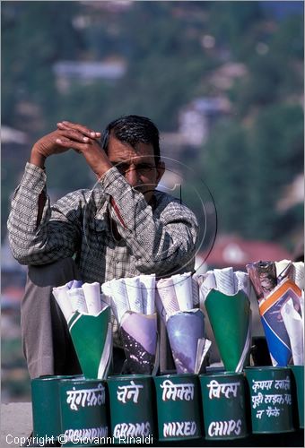 INDIA (HIMACHAL PRADESH) - SHIMLA - sulla strada per Chail presso Kufri