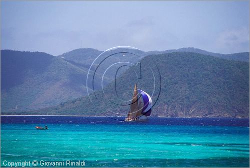 CARAIBI - ISOLE VERGINI BRITANNICHE - ISOLA DI JOST VAN DYKE - navigazione a vela tra le isole