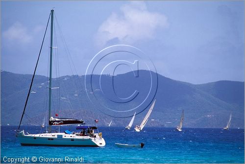 CARAIBI - ISOLE VERGINI BRITANNICHE - ISOLA DI JOST VAN DYKE - navigazione a vela tra le isole