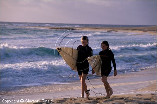 AUSTRALIA OCCIDENTALE - Margaret River - Rivermouth - la spiaggia presso Cape Mentelle, famosa per il surf