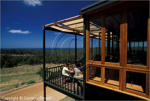 AUSTRALIA OCCIDENTALE - Cape Naturaliste - Wise Winery presso Dunsborough - la terrazza del ristorante