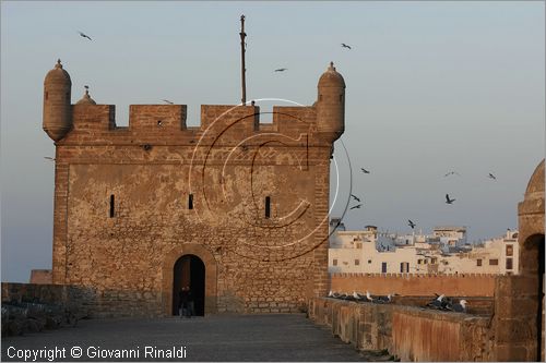 MAROCCO - MAROC - MOROCCO - ESSAOUIRA - una delle due torri del porto