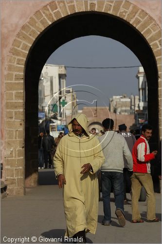 MAROCCO - MAROC - MOROCCO - ESSAOUIRA - la porta su avenue Oqba Ibn Nafiaa