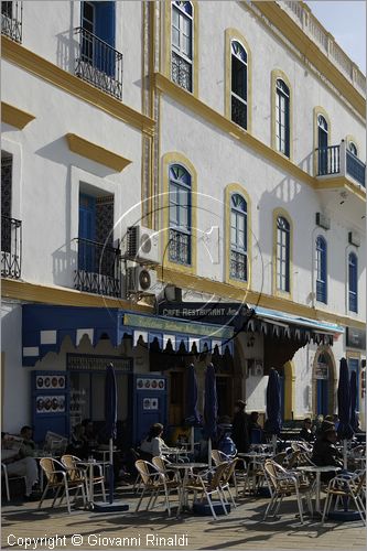 MAROCCO - MAROC - MOROCCO - ESSAOUIRA - bar sulla grande piazza Moulay Hassan