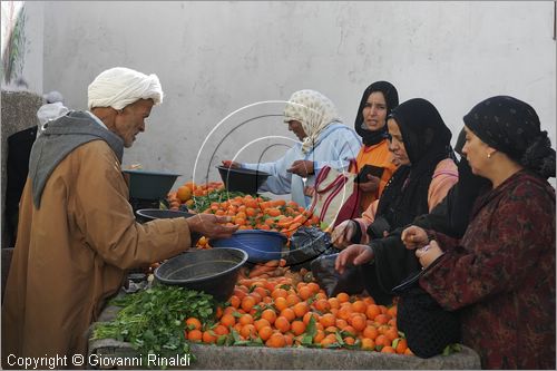 MAROCCO - MAROC - MOROCCO - ESSAOUIRA - mercato alimentare nella medina - agrumi