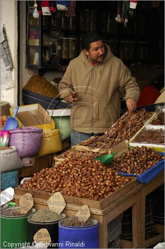 MAROCCO - MAROC - MOROCCO - ESSAOUIRA - mercato alimentare nel souk