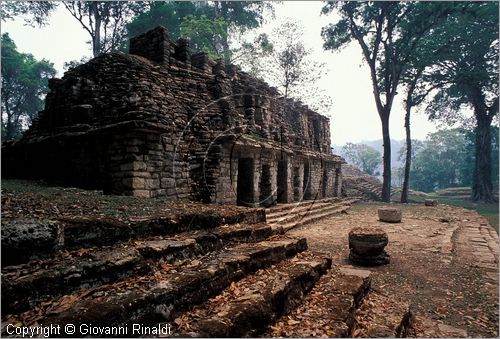 MEXICO - CHIAPAS - Selva Lacandona - Yaxchilan - Centro cerimoniale del VI-VII secolo d.C. nella Valle del fiume Usumacinta al confine con il Guatemala