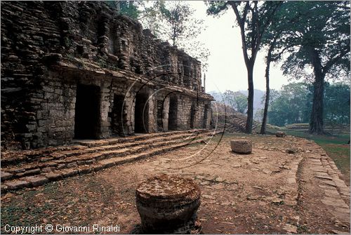 MEXICO - CHIAPAS - Selva Lacandona - Yaxchilan - Centro cerimoniale del VI-VII secolo d.C. nella Valle del fiume Usumacinta al confine con il Guatemala