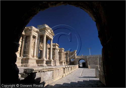 SIRIA - PALMIRA
antica città romana nel deserto
il teatro