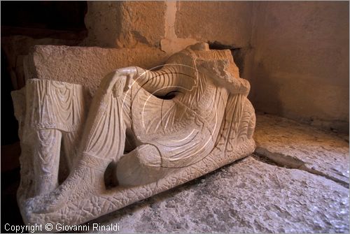 SIRIA - PALMIRA
antica città romana nel deserto
Vallata delle tombe, toba-torre di Elahbel, interno con statua funeraria al secondo piano