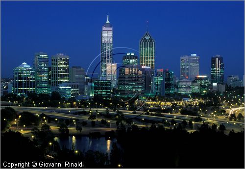AUSTRALIA OCCIDENTALE - Perth - veduta serale della citt