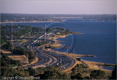AUSTRALIA OCCIDENTALE - Perth - Kwinana freeway lungo il fiume Swan