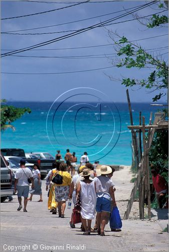 MEXICO - YUCATAN - Playa del Carmen - scorcio in una  via della cittadina