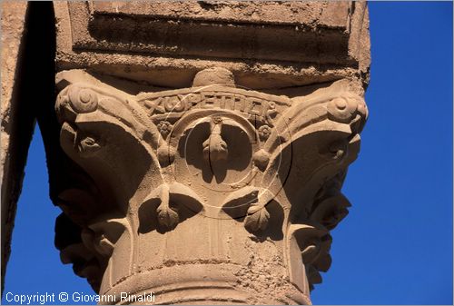 SIRIA - RASAFEH
citt fortificata da Diocleziano nel III secolo d.C.
basilica di San Sergio (VI secolo) particolare capitello