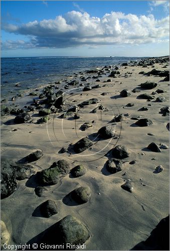 LA REUNION (Indian Ocean) - St.Gilles-Les-Bains sulla costa occidentale - la spiaggia di Boucan Canot