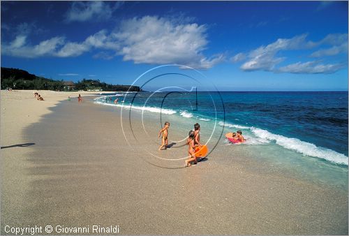 LA REUNION (Indian Ocean) - St.Gilles-Les-Bains sulla costa occidentale - la spiaggia di Boucan Canot