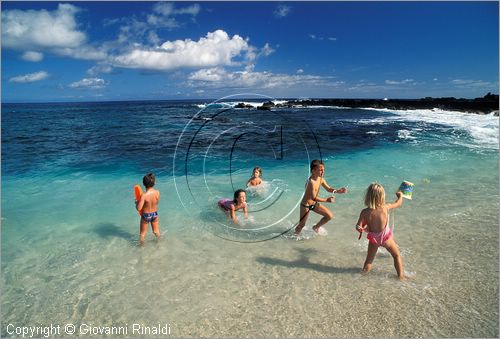 LA REUNION (Indian Ocean) - St.Gilles-Les-Bains sulla costa occidentale - la spiaggia di Boucan Canot