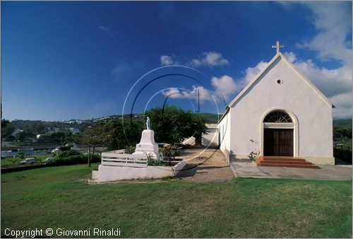 LA REUNION (Indian Ocean) - St.Gilles-Les-Bains sulla costa occidentale - la piccola chiesa presso il porto turistico