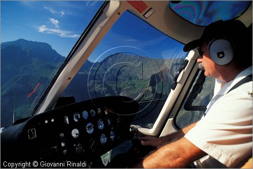 LA REUNION (Indian Ocean) - elicottero usato per voli panoramici nei canyon e nei crateri del vulcano