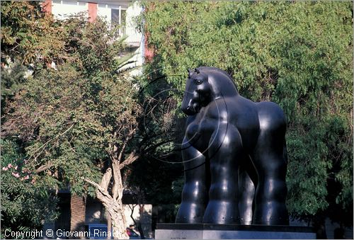 CILE - CHILE - Santiago del Cile - scultura di Botero