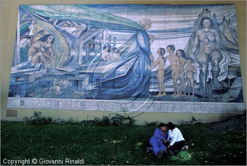 CILE - CHILE - Santiago del Cile - Cerro Santa Lucia - murale dedicato a Gabriela Mistral