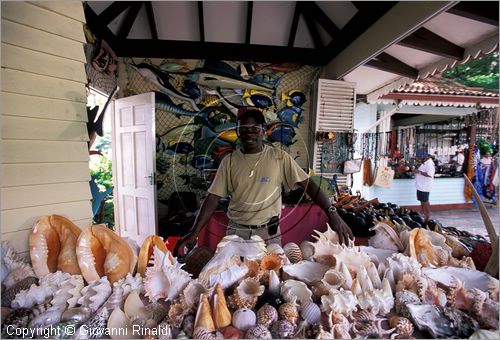 SEYCHELLES (Indian Ocean) - MAHE' ISLAND - Victoria - Mercato di conchiglie ed artigianato