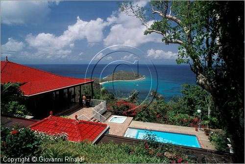 CARAIBI - ISOLE VERGINI AMERICANE - ISOLA DI ST.JOHN - villa "Red Roof" sulla Rendevouz Bay