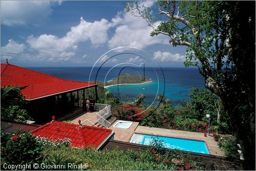 CARAIBI - ISOLE VERGINI AMERICANE - ISOLA DI ST.JOHN - villa "Red Roof" sulla Rendevouz Bay