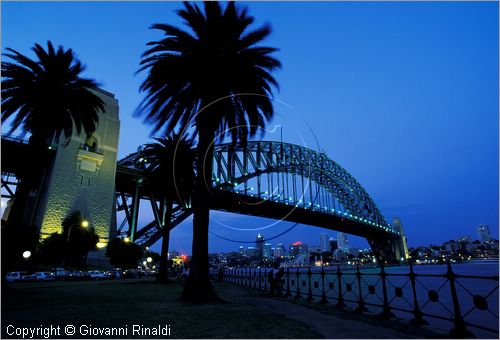 AUSTRALIA - SYDNEY - Harbour Bridge - veduta notturna da The Rocks