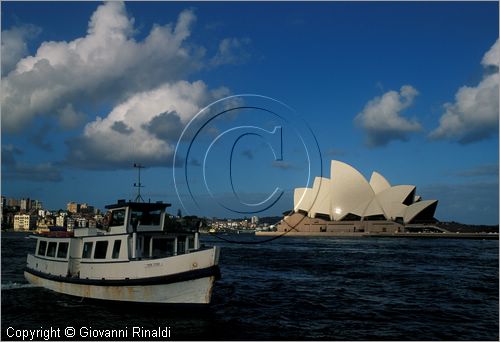 AUSTRALIA - SYDNEY - veduta della baia con l'Opera House